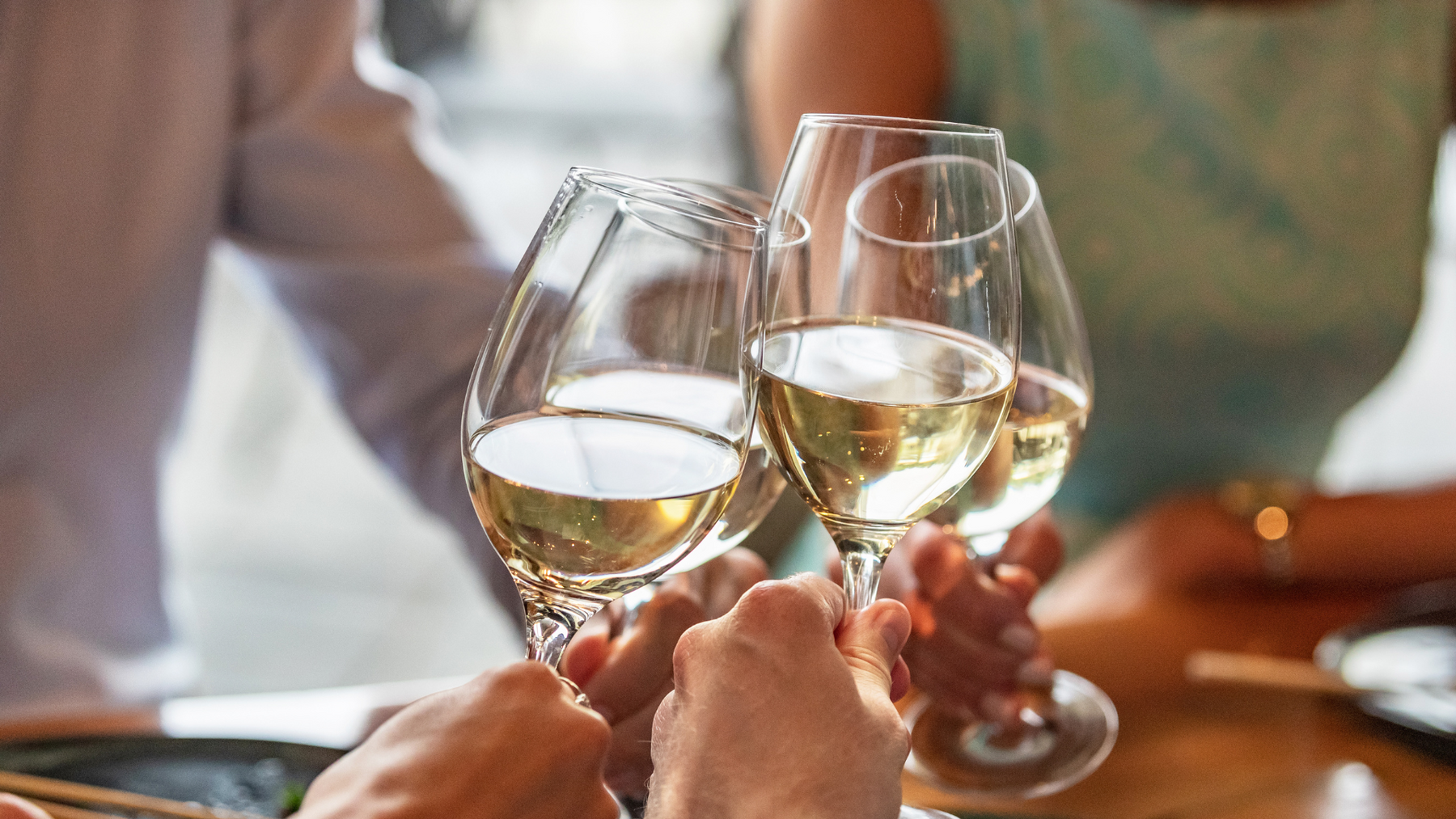 Sauvignon Blanc wine toasting